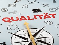 kompass, qualitätsmanagement, industrie, qualität, prüfen, überprüfen, standard, management, sicherung, geschäftlich, betrieb, auszeichnung, produkt, produktion, hochwertig, leistung, service, sicherheit, edel, kompetenz, waren, verkaufen, herstellung, richtung, zukunft, wegweiser, navigieren, navigation, orientieren, orientierung, anzeigen, zeiger, kurs, ziel, motivation, idee, lösung, planen, planung, umsetzung, unterstützung, verwirklichung, kompassnadel, 3d, konzept, pfeil, zeichnung, scribble, icons, text